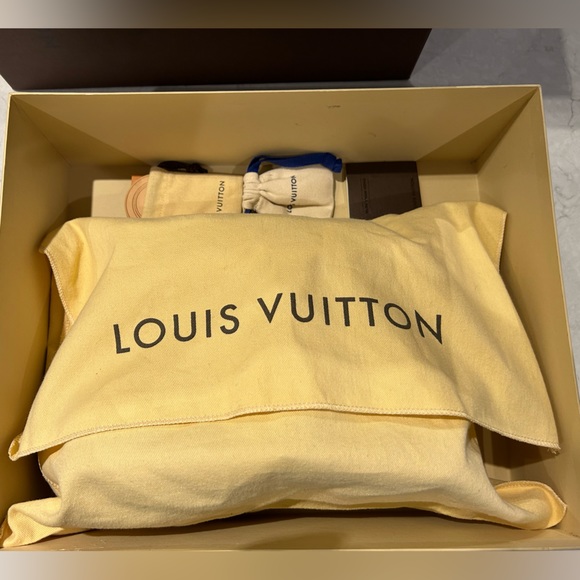 LV Monogram Vernis Alma BB w/ Strap - Picture 2 of 7